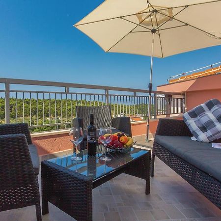 Amazing Apartment In Makarska With Wifi Buitenkant foto