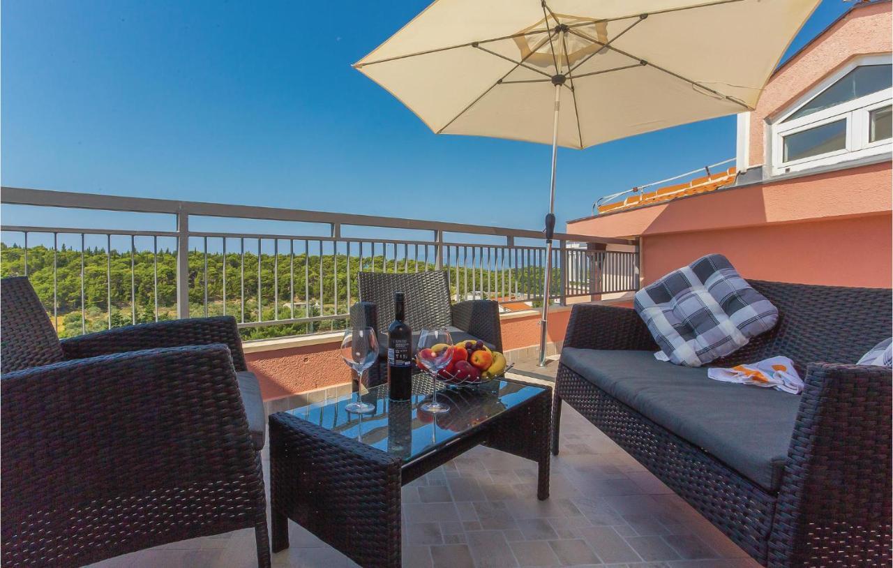 Amazing Apartment In Makarska With Wifi Buitenkant foto