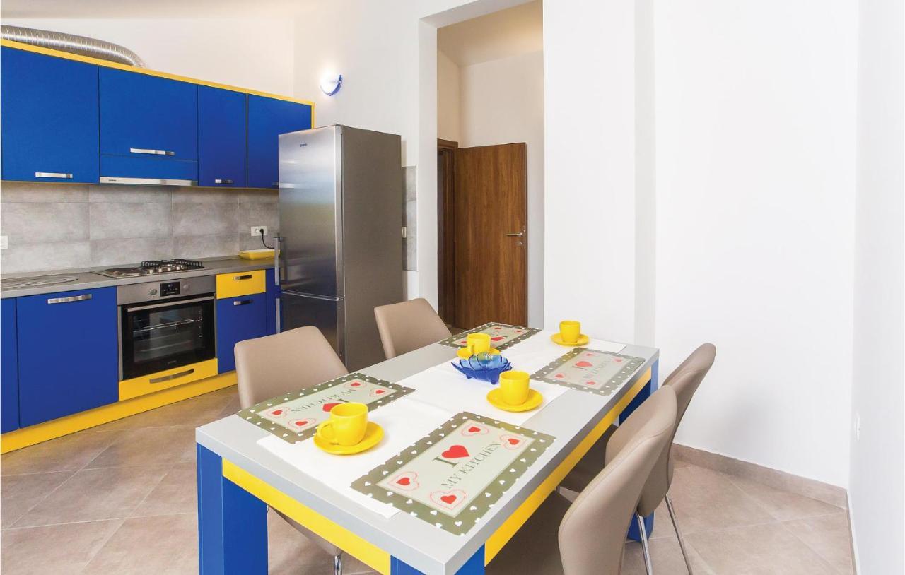 Amazing Apartment In Makarska With Wifi Buitenkant foto