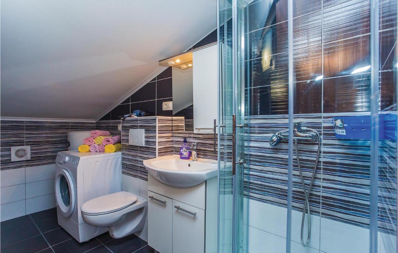 Amazing Apartment In Makarska With Wifi Buitenkant foto